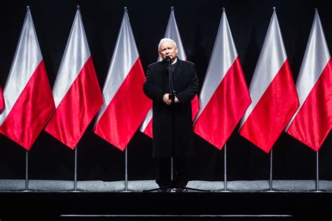 Poland’s right-wingers face post-vote electoral roulette